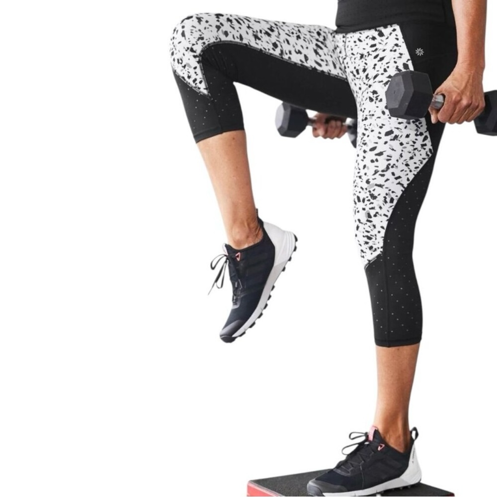 Athleta Stealth Black White‎ Trucool Sculptek Perforated Crop Capri Legging S